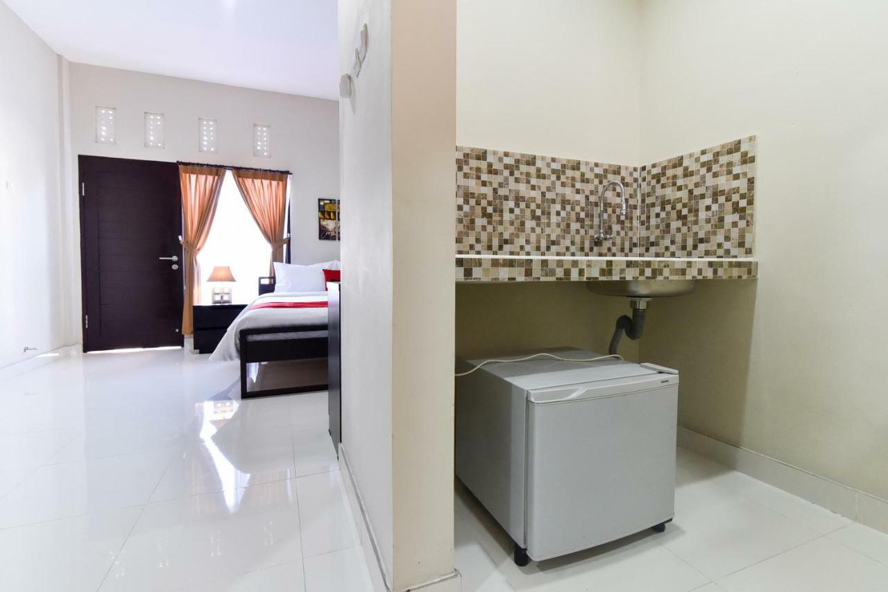 Reddoorz Plus Near Jalan Imam Bonjol Denpasar Seminyak  Exterior photo